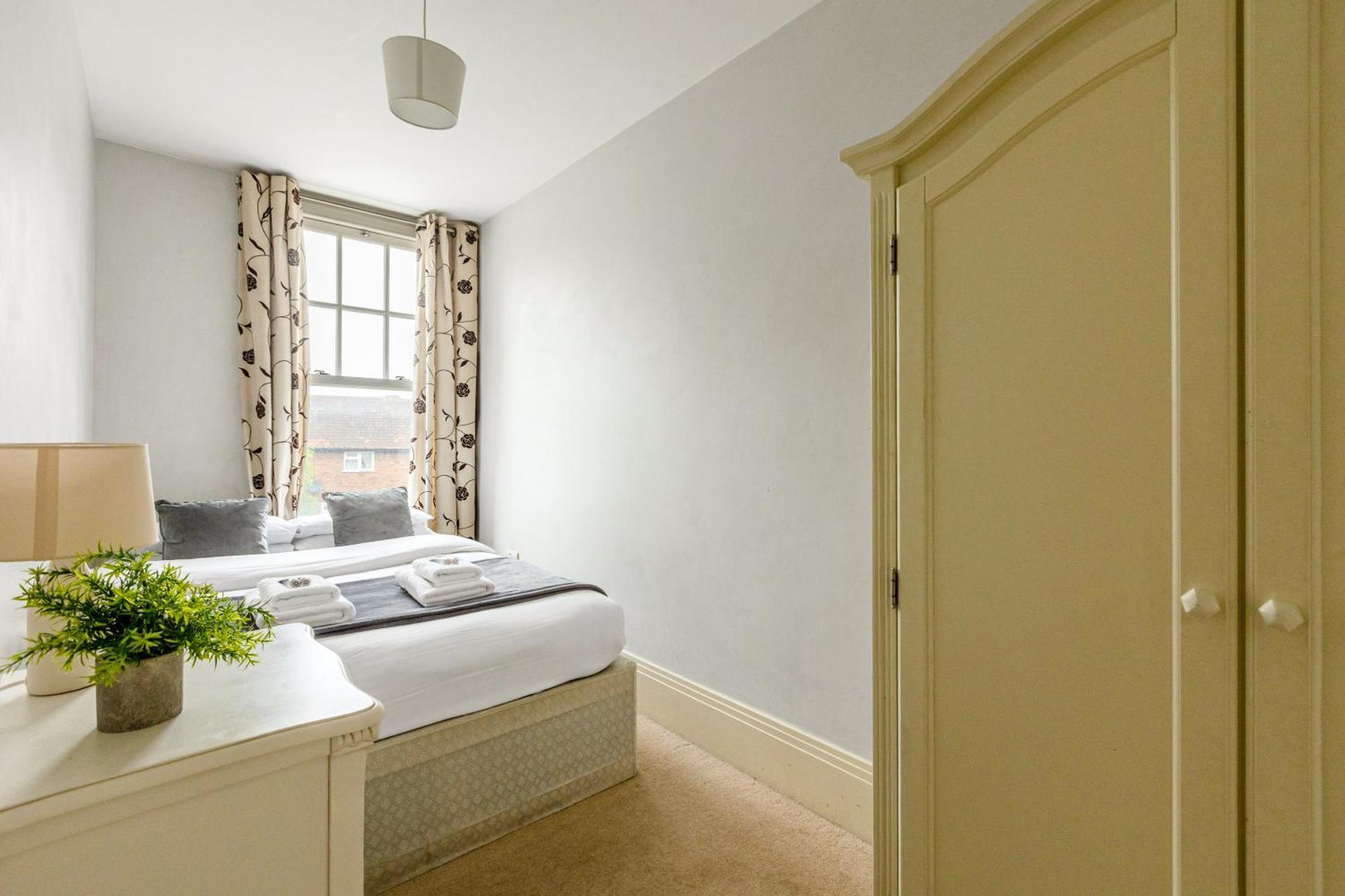 Cosy 2br Apt, 6 Mins Train Station, Wimbledon *