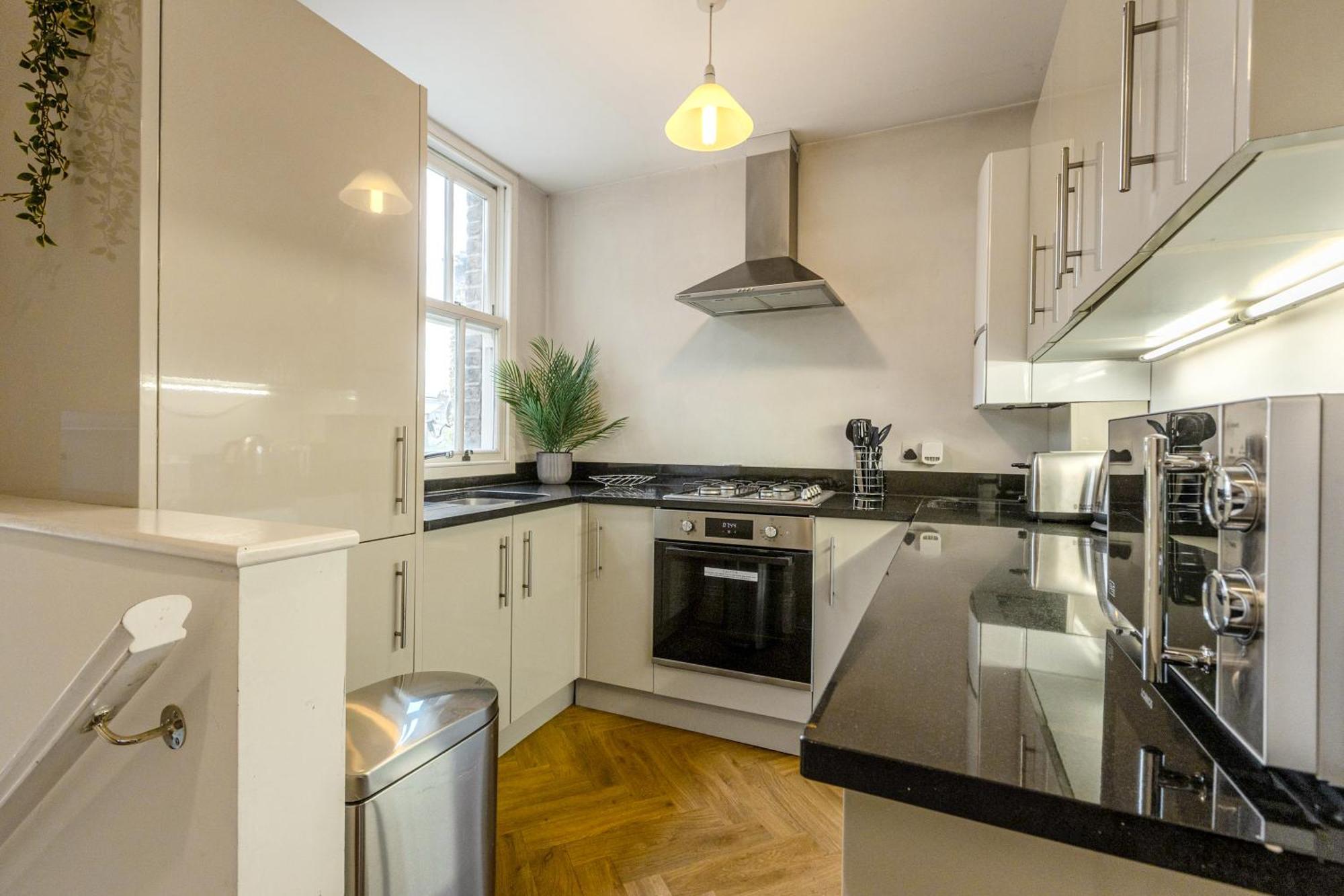 Apartment Cosy 2br Apt, 6 Mins Train Station, Wimbledon *